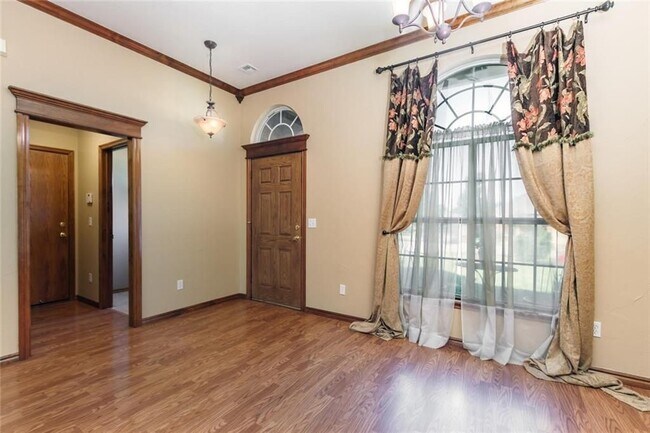 Foto del edificio - Free rent until 12/15/23 + 4 Bed/2Bath/3Ca...