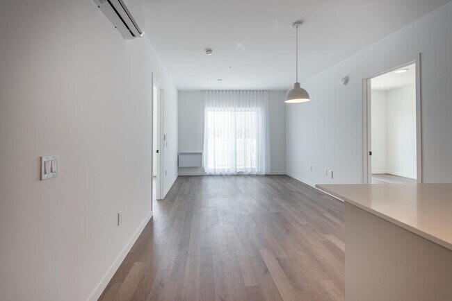 Building Photo - G111