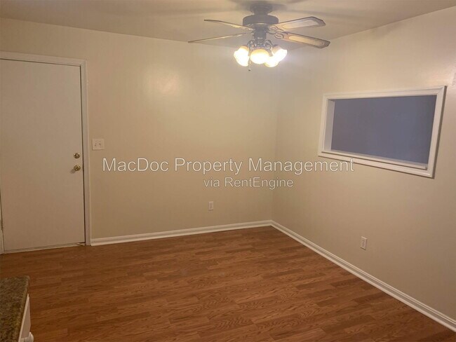 Foto del edificio - 401 Polk Dr