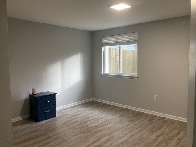 Building Photo - 719 Cypress Dr