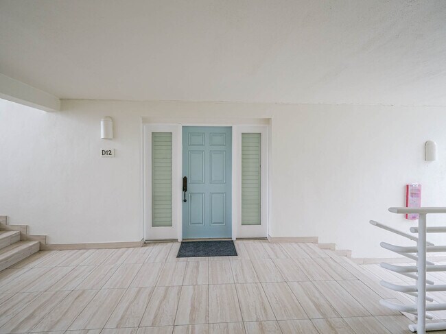 Building Photo - 8444 Oceanside Dr