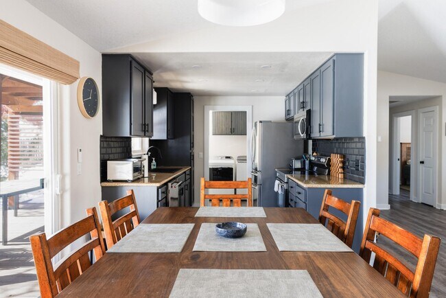 Foto del edificio - 8627 SW Panorama Rd