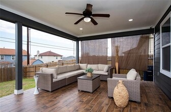 Building Photo - 810 Comal Run