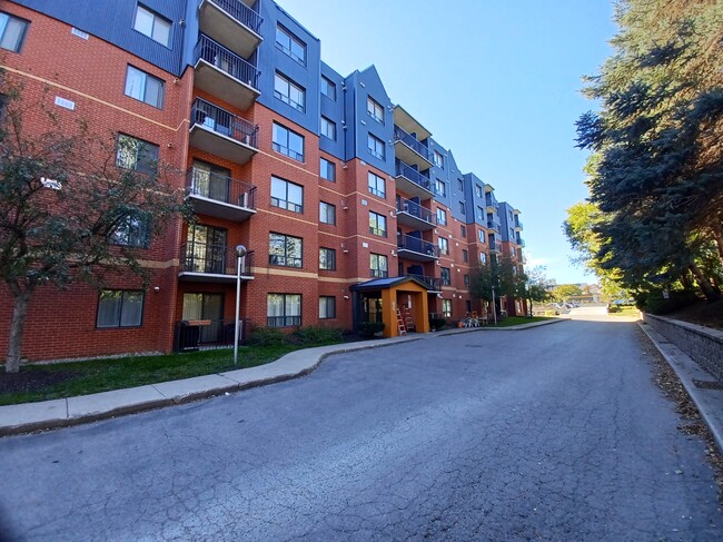 Building Photo - Stonehedge Towers