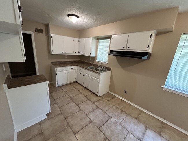 Photo - 3707 Wolf Trail Dr House