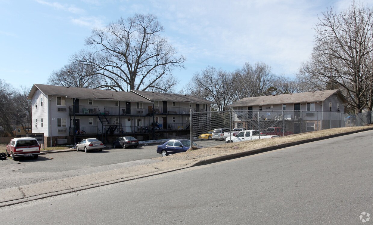Apartments at 800 Hopkins St - 800 Hopkins St