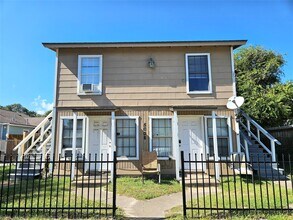 Building Photo - 5008 Ave S