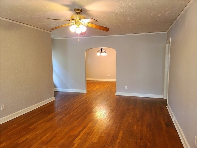 Building Photo - 5707 Ross Ave