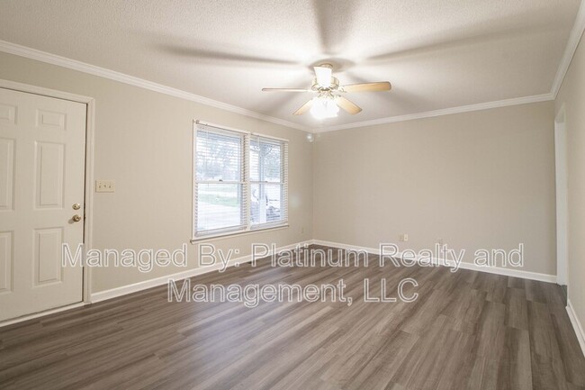 Building Photo - 2825 Hwy 41-A S