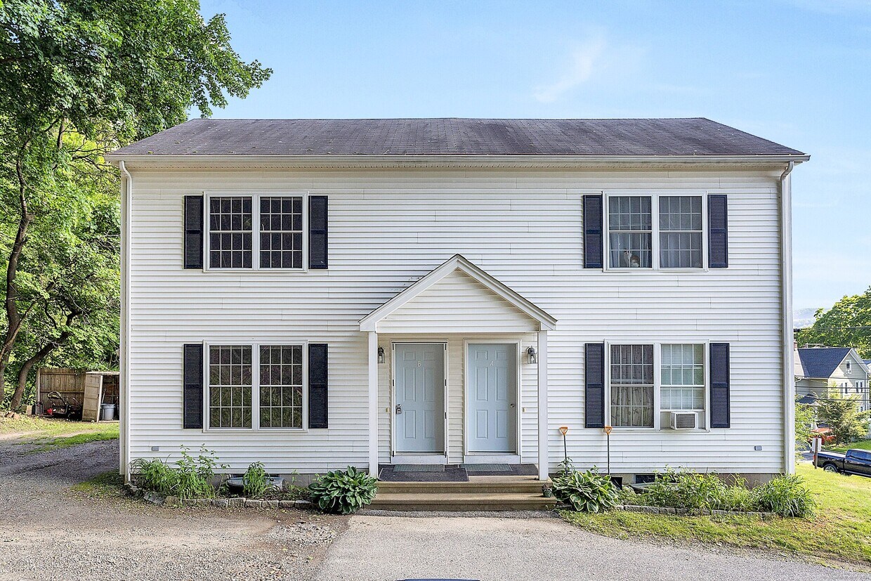 31 Old Grove St, New Milford, CT 06776 Room for Rent in New Milford