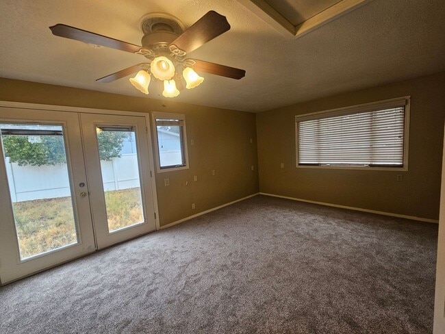 Building Photo - Beautiful House with Yard and Pets Conside...