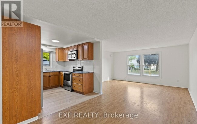 Building Photo - 6 McCordick Dr