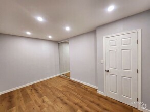 Building Photo - 525 W Almond St