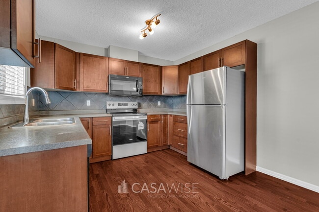 Photo du bâtiment - 655-655 Tamarack Rd NW