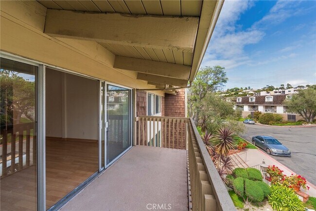 Foto del edificio - 6542 Ocean Crest Dr