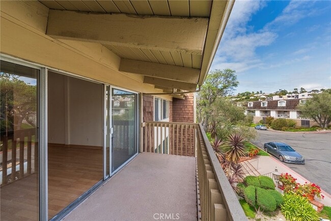 Building Photo - 6542 Ocean Crest Dr