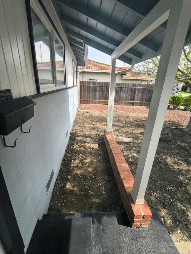 Foto del edificio - 3BED/2BATH Single Family Home Located in Desirable San Pablo, Ca. With Beautiful Ocean Front View!!