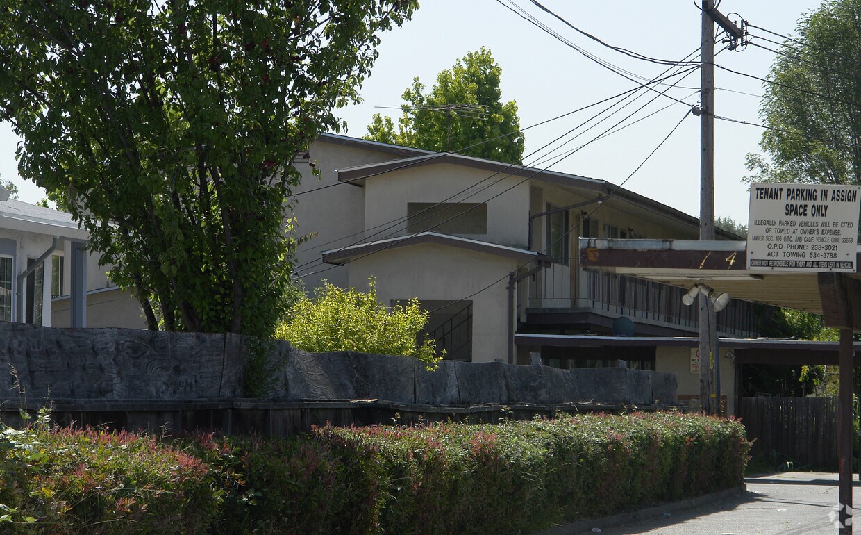 Building Photo - 3774-3778 39th Ave