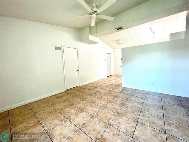 Building Photo - 1806 NW 15th Way