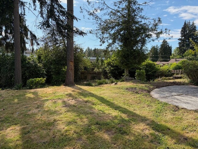 Building Photo - 3bd/1.5ba with yard and garage next to Shoreline Light Rail station!