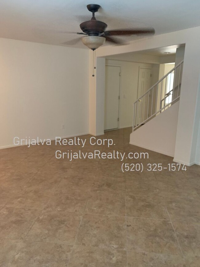 Building Photo - Beautiful 3 Bedroom, 2.5 Bath House For Le...