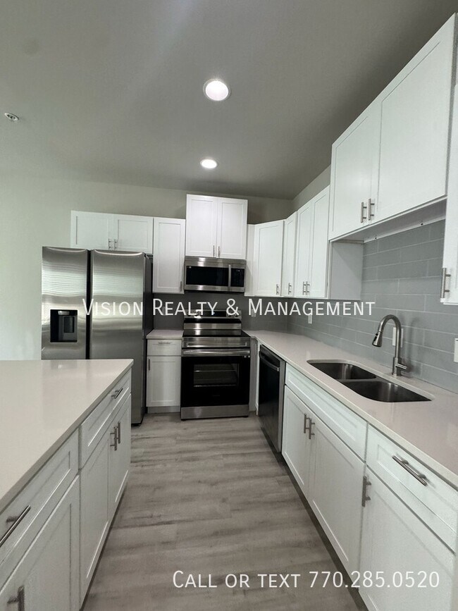 Foto del edificio - 8330 Triple Crown Dr