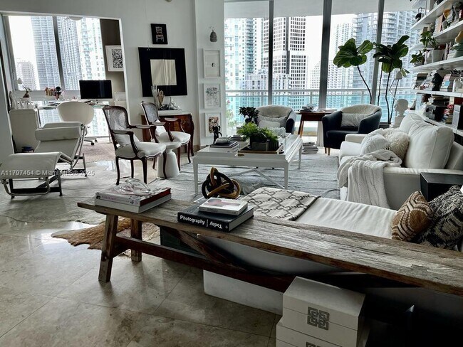 Foto del edificio - 350 S Miami Ave
