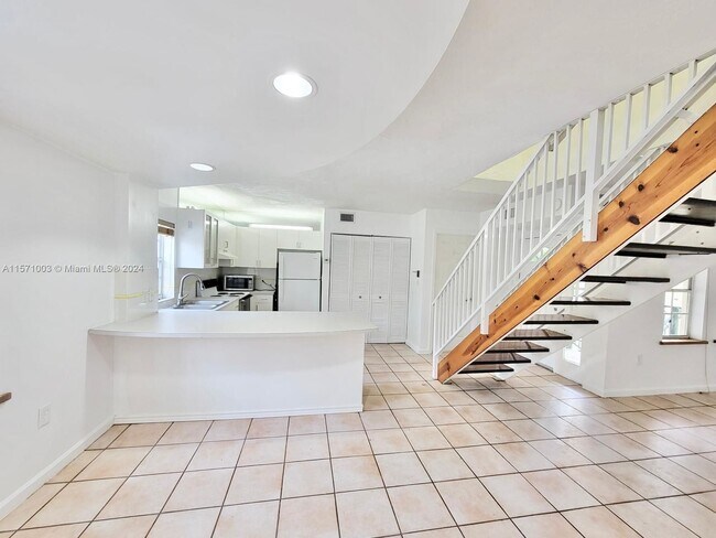 Building Photo - 3356 Bird Ave