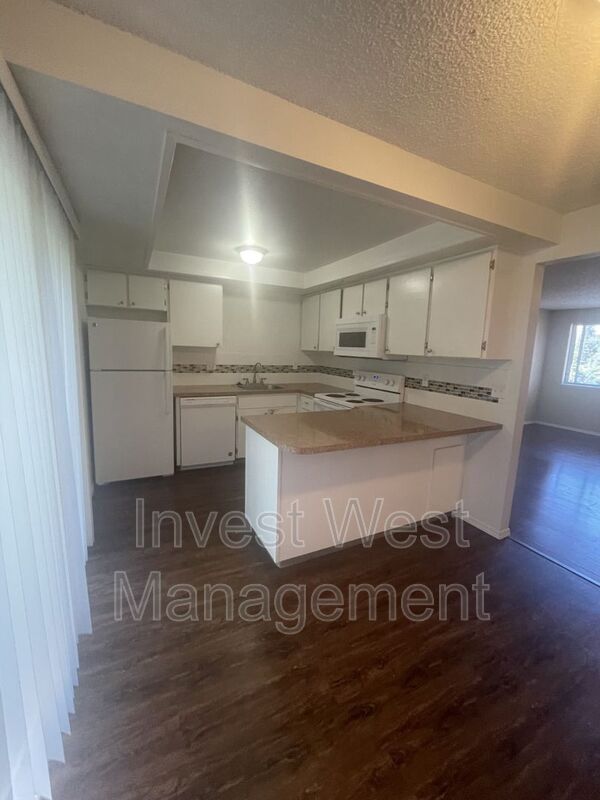 Building Photo - 2815 E 19 St