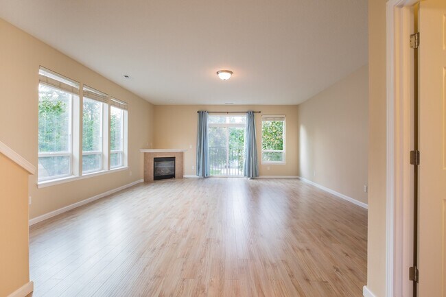 Building Photo - 3 Bedroom 2.5 Bath Forest Grove Town home
