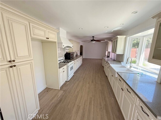 Foto del edificio - 13474 Hubbard St