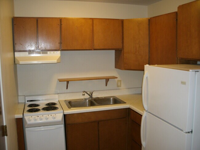 Kitchen - 1712 Continental Dr
