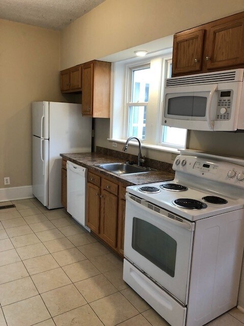 Kitchen - 457 N Potomac St