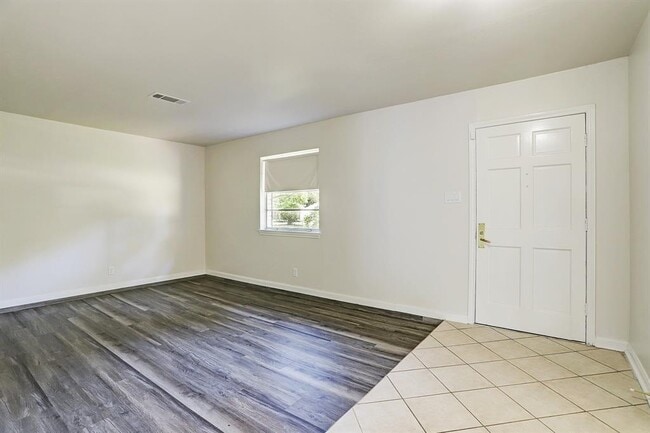 Building Photo - 14002 Woodthorpe Ln