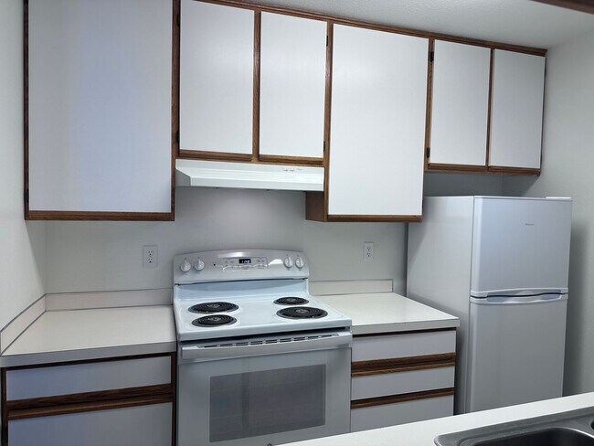 Foto del edificio - NE Bend Rental Near St. Charles Hospital | 2 Bed, 1 Bath | Off-Street Parking | 97701