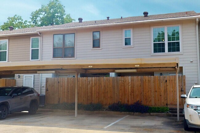 Foto del edificio - 10615 Briar Forest Dr