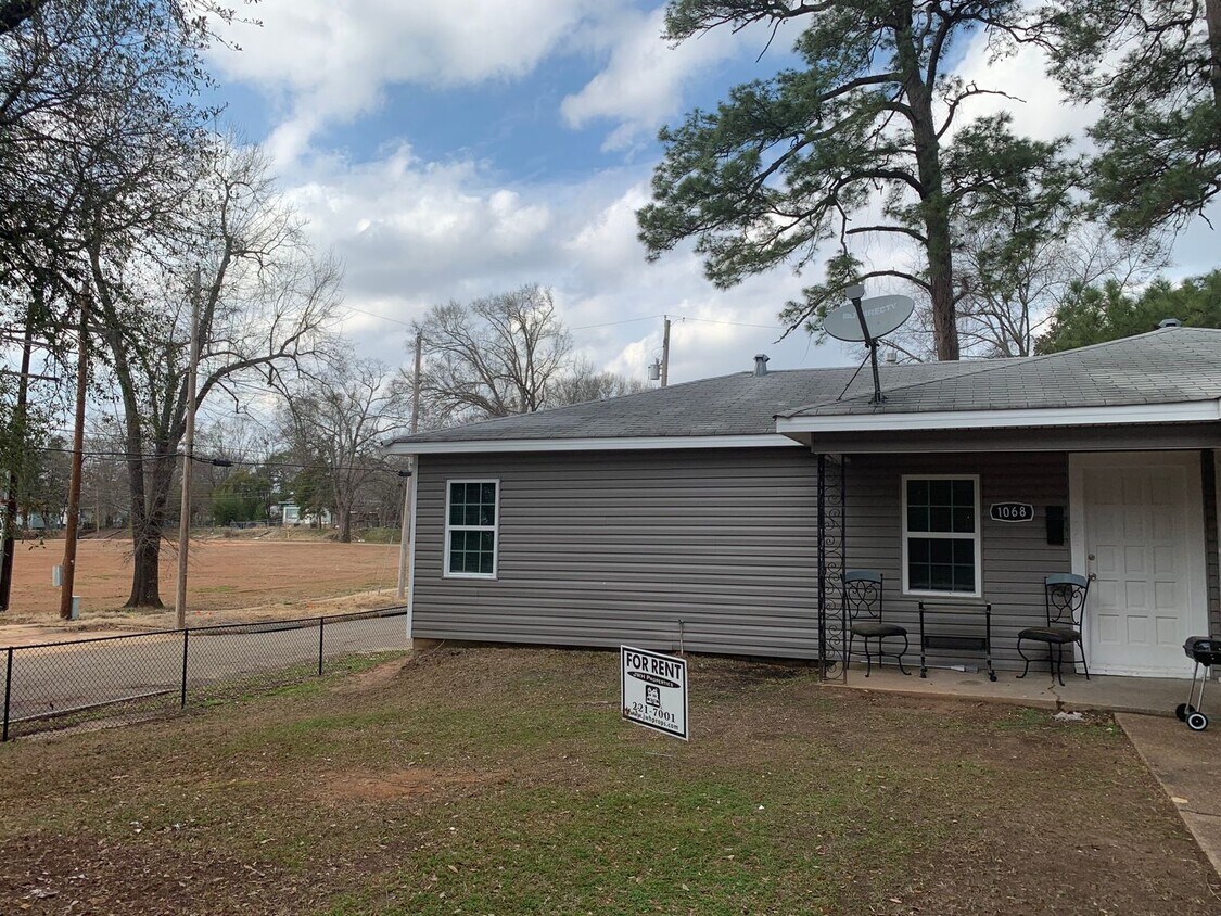 Foto principal - 1068 Blanchard Pl