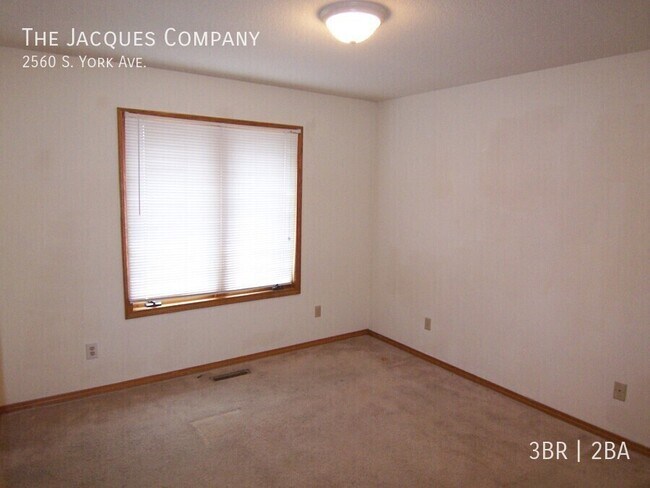 Foto del edificio - 2560 S York Ave