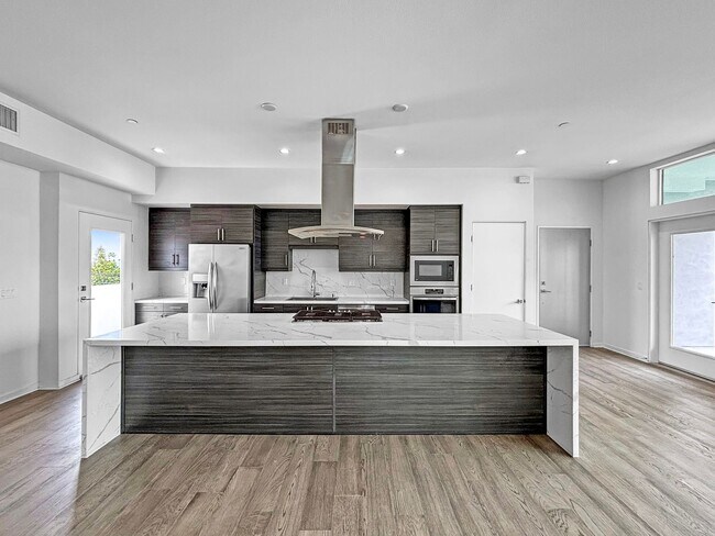Foto del edificio - Modern 2BD/2BA Condo in North Park W/ High...