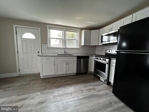 Building Photo - 272 MAPLE