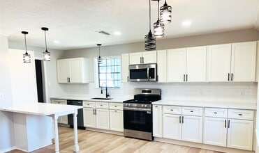 Building Photo - 1803 S Park St