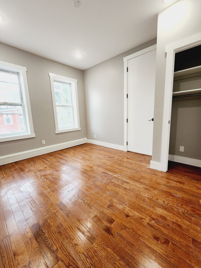 Fotografía del edificio - 949 W Side Ave