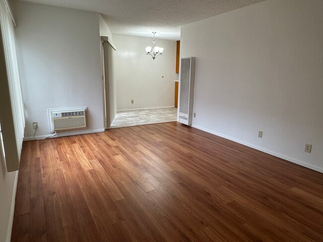 Building Photo - 1009 N Hayworth Ave