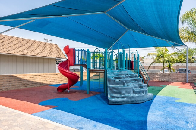 ¡Área de juegos para niños - Summer Crest Apartments