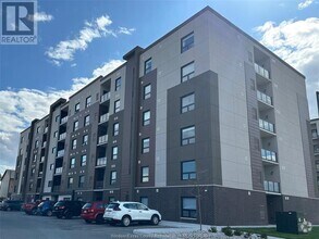 Building Photo - 728 Brownstone Dr