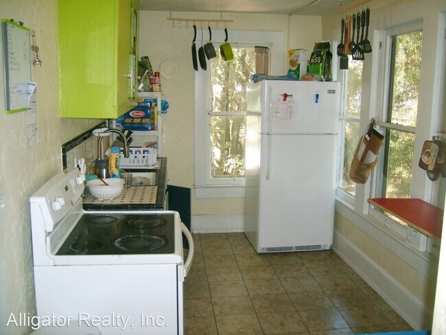 Building Photo - 3 br, 1 bath House - 1104 NW 3rd Avenue  U...