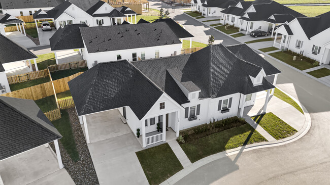 GORGOUES ARIAL VIEW OF TWO AND THREE BEDROOM COTTAGES! ALL WITH PRIVATE COVERED PULL-UP DRIVEWA - The Cottages at Magnolia