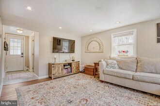 Building Photo - 1715 Tacoma Rd