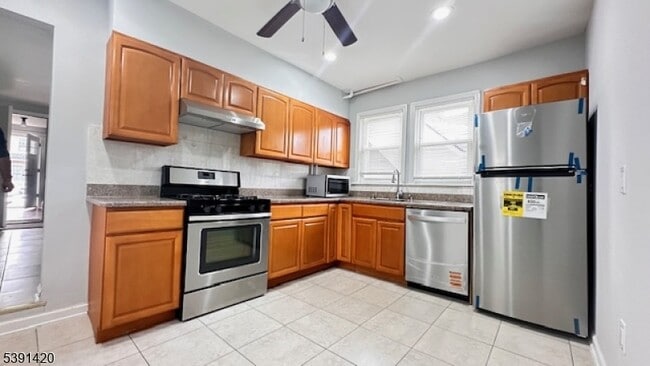 Building Photo - 19 Mechanic St