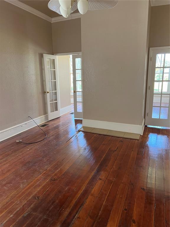 Building Photo - 221 SE Sanchez Ave